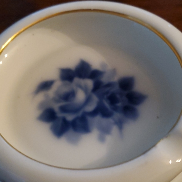 VINTAGE SET OF 4 BEAUTIFUL FLOWER DESIGN ASHTRAYS - Picture 7 of 7